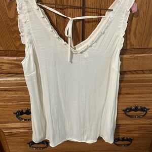 Lauren Conrad Creme V neck Sleeveless Blouse size S